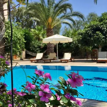 Ipek Garden Palace ヤルチフテッチ