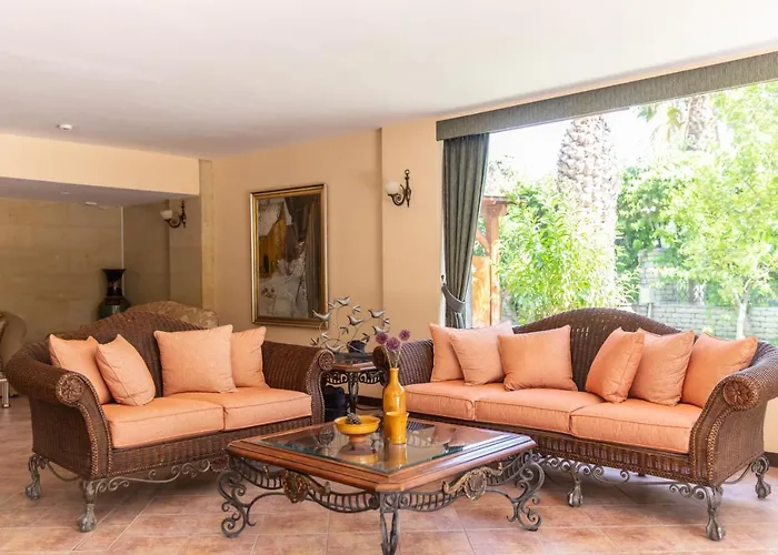 依佩克花园宫酒店 3*