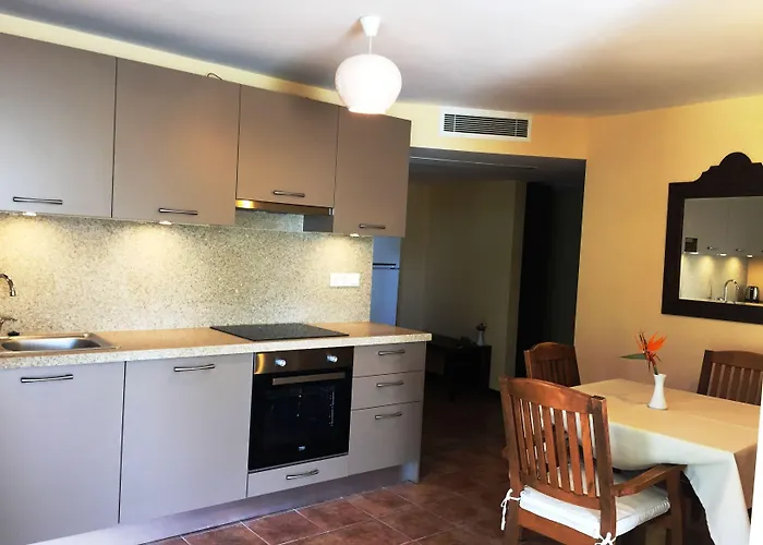 依佩克花园宫酒店 3*